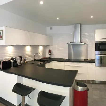 Roi Chevalier Apartment