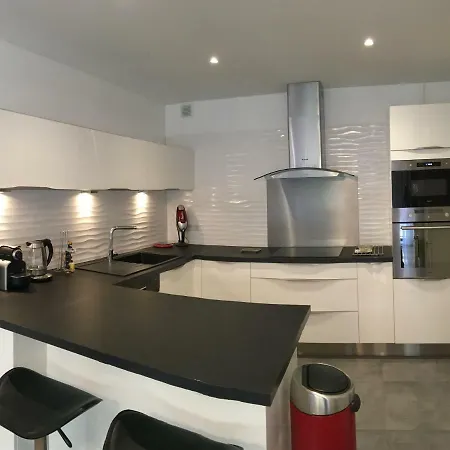 Roi Chevalier Apartment