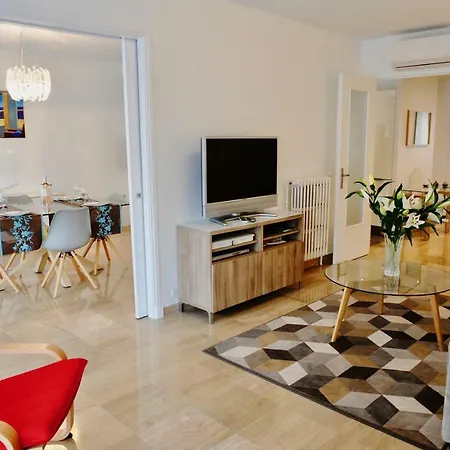 Roi Chevalier Apartment